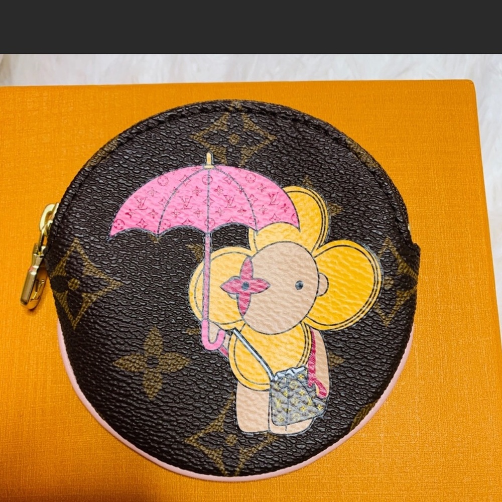 ❤️BUNDLE U get all 4 Louise Vuitton round coin purses